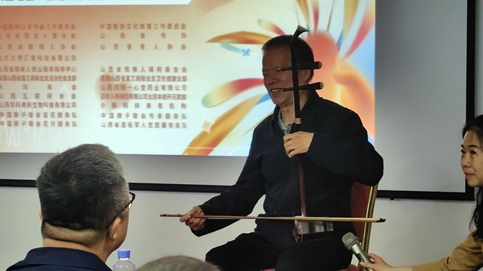 省特殊教育中等专业学校高级讲师郭宏计现场表演.jpg